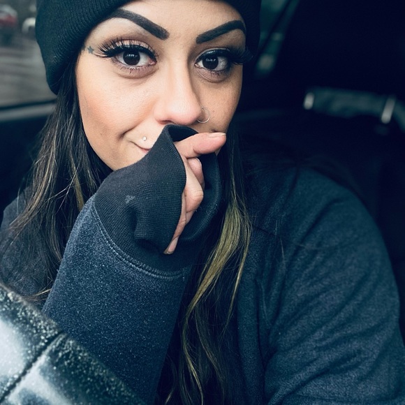 Meet your Posher, Jessica - Picture 1 of 5